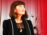 hilary_devey